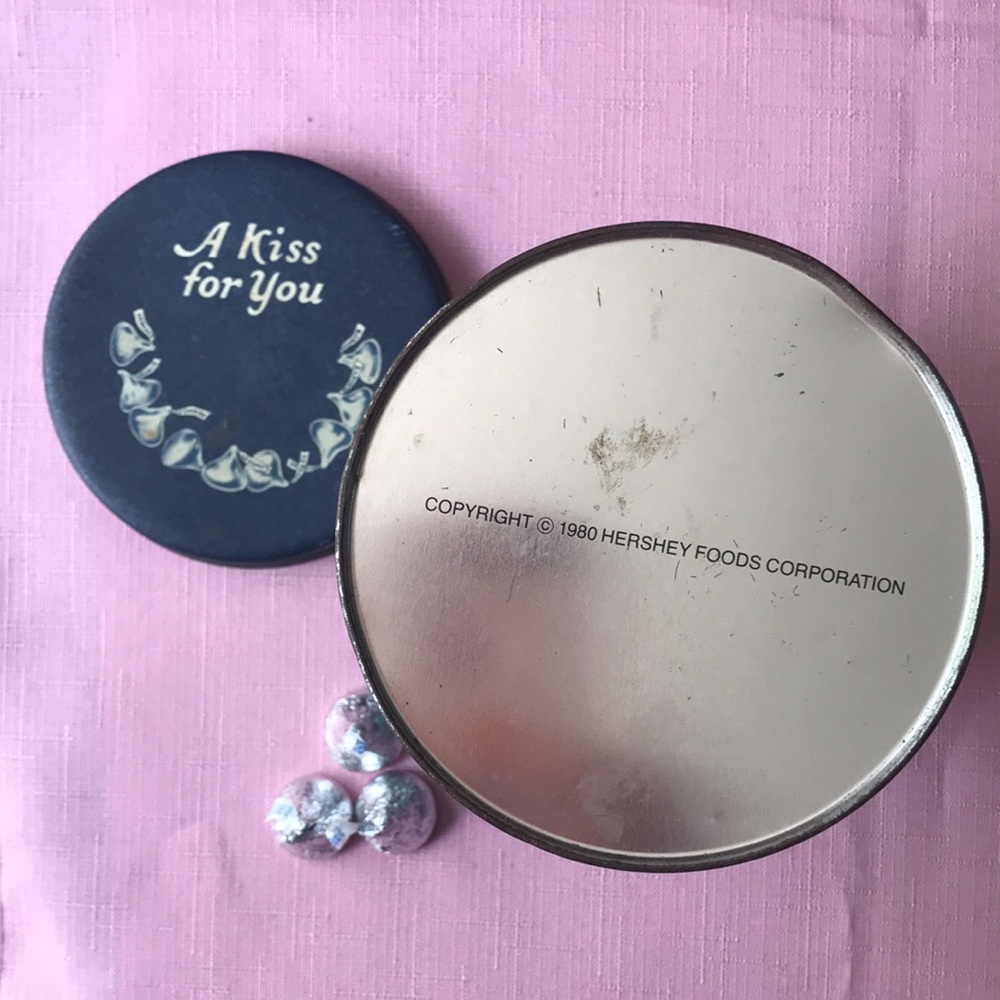 Hershey’s Chocolates Vintage Tin 1980 Cylinder 7x4 - Picture 7 of 9